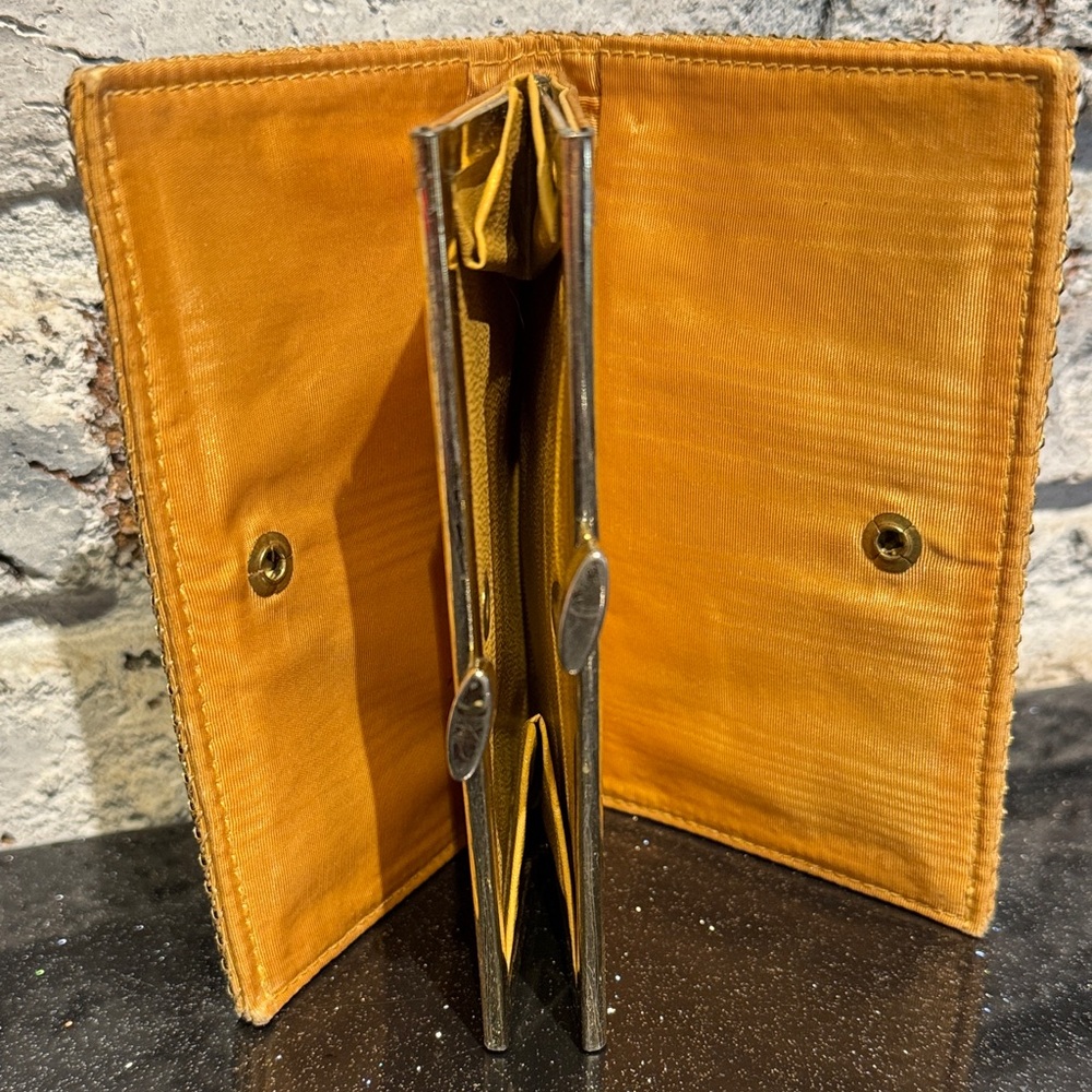 Vintage Gold Mesh Wallet - Picture 5 of 12